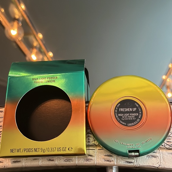 NIB! Mac Cosmetics Wash & Dry Collection Highlight Powder In Color Freshen Up. - Picture 3 of 8